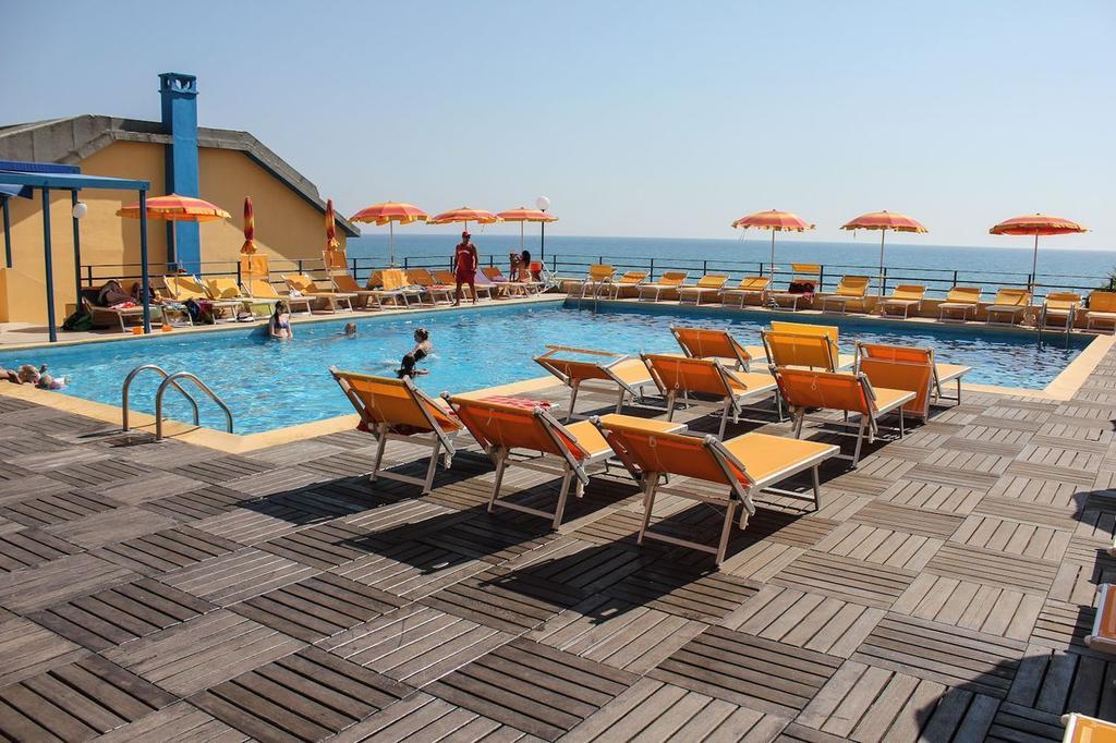 Grand Hotel Dei Cesari Dependance Anzio Exteriér fotografie